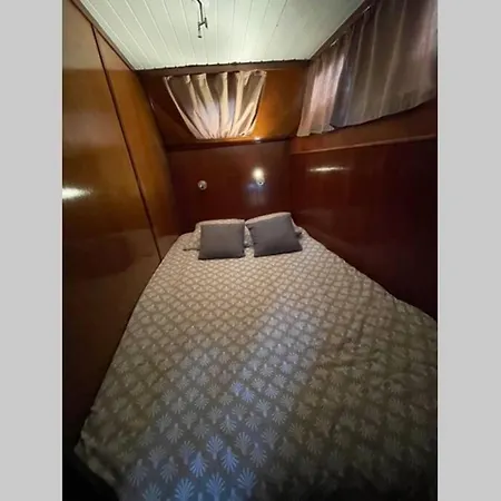 : Elegante Vedette Hollandaise Sur La Somme Botel