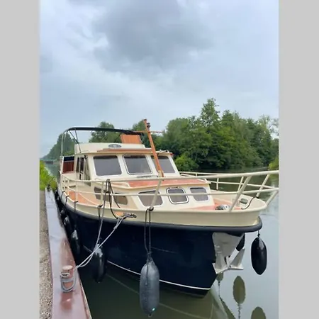 : Elegante Vedette Hollandaise Sur La Somme Botel *