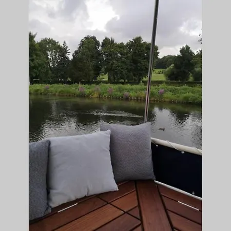 : Elegante Vedette Hollandaise Sur La Somme *