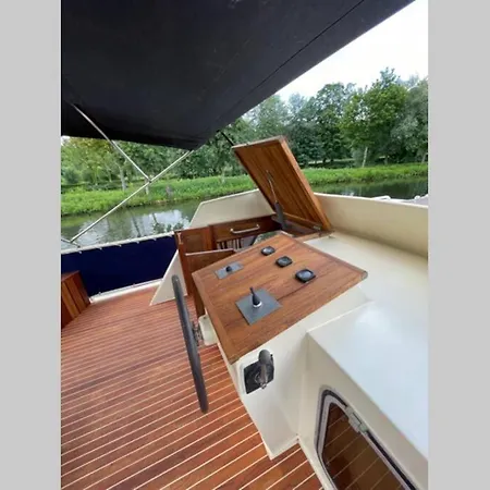 Botel : Elegante Vedette Hollandaise Sur La Somme *