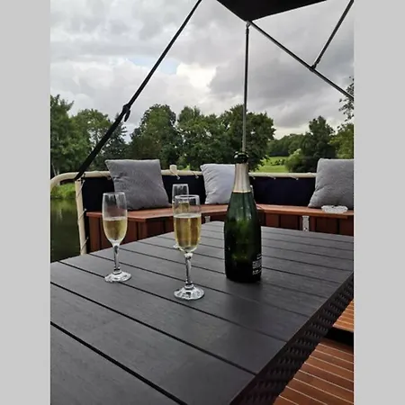 : Elegante Vedette Hollandaise Sur La Somme