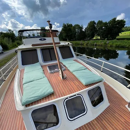 : Elegante Vedette Hollandaise Sur La Somme Botel